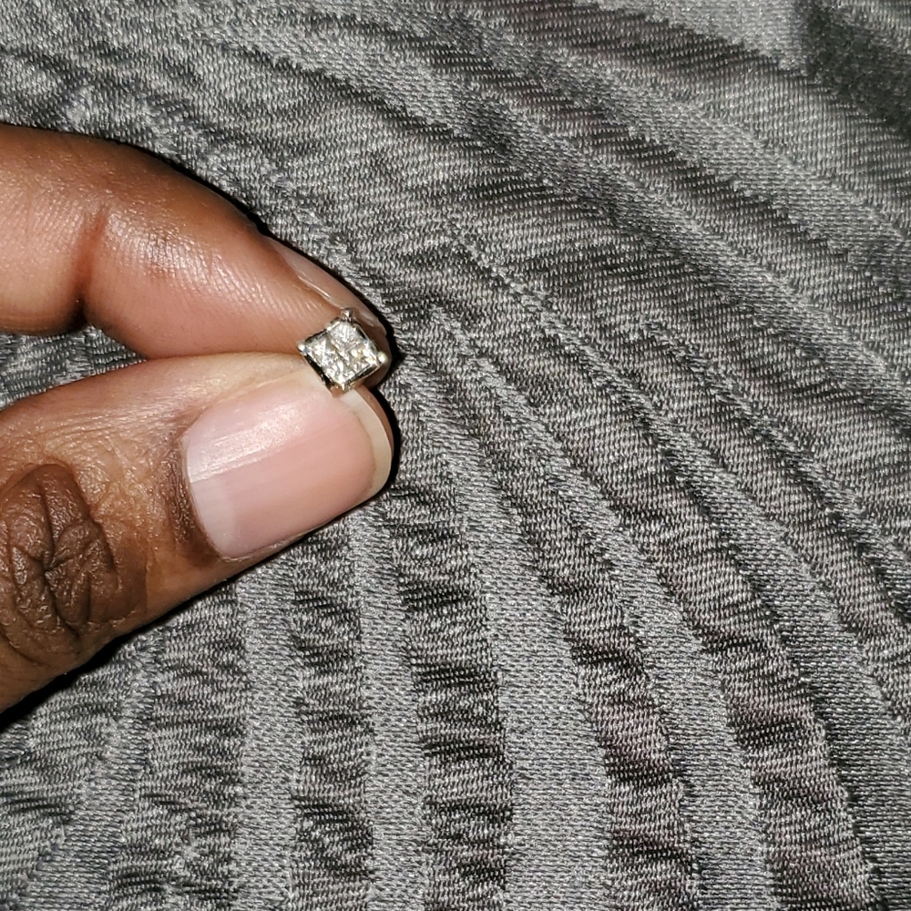 14k white gold diamond earring